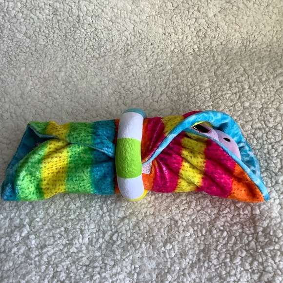 Basic Fun 2022 Cutetitos Islanditos Manateetio Plush w Wrap Stuffed Animal Toy - Picture 9 of 15